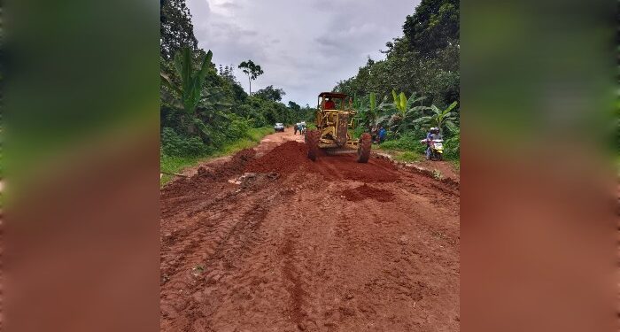 FOTO: IST/MATA KALTENG - Pemeliharaan jalan ruas Cempaka Mulia dan Terantang, Kotim.