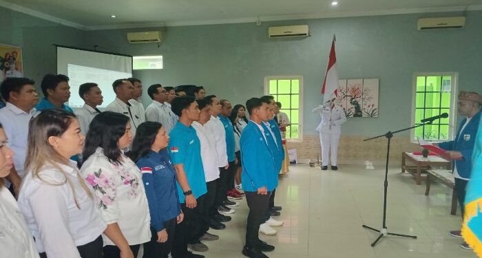 FOTO : DISKOMINFO SANTIK/MATA KALTENG - Sekretaris KNPI Provinsi Kalteng Akhmad Rusdyan Noor melantik dan mengukuhkan pengurus DPD KNPI Kabupaten Gumas masa bakti 2024-2027, Jumat, 22 Maret 2024.