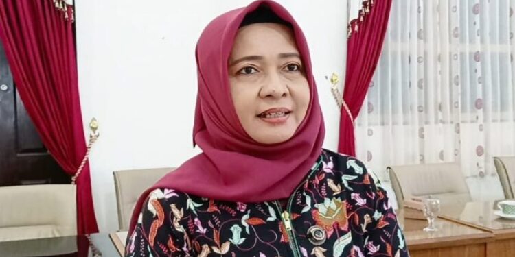 Wakil Ketua I DPRD Barsel, Hj. Nyimas Artika.
