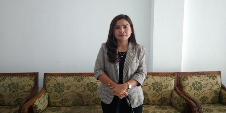 Anggota DPRD Gumas, Elvi Esie.