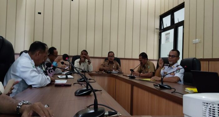 FOTO: IST/MATAKALTENG - Pemkab Kotim dan PHBI setempat menggelar rapat festival takbir keliling, Selasa 26 Maret 2024.