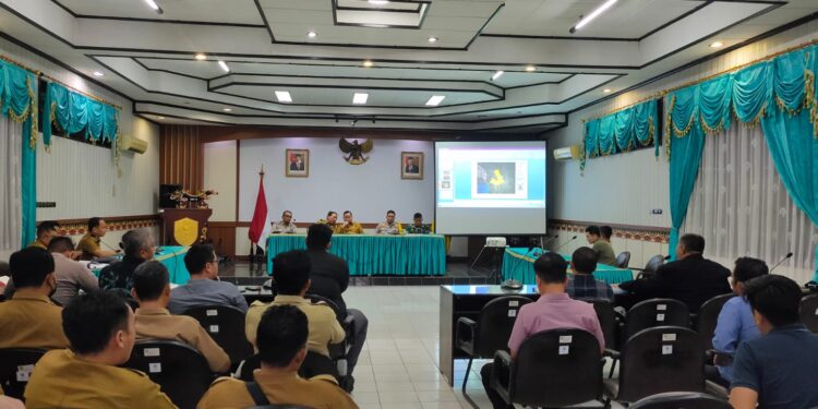 FOTO: MATAKALTENG - Suasana mediasi antara Alpin Lawrence Cs dan HK yang difasilitasi oleh Pemkan Kotim.