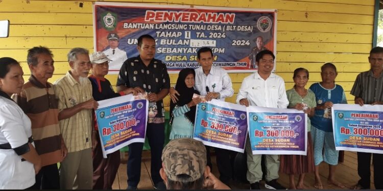 FOTO: IST/MATA KALTENG - Penyaluran BLT di Desa Sudan, Kecamatan Cempaga Hulu, Kotim, 27 Maret 2024.