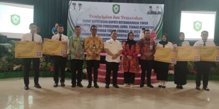 FOTO: DISDIK/MATA KALTENG - Pembekalan dan penyerahan SK Bupati Kotim bagi PPPK jabatan fungsional guru 2023.