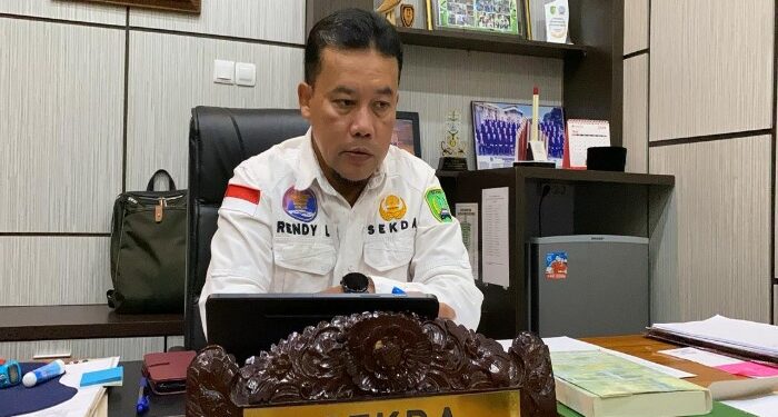 FOTO: MATAKALTENG - Sekda Sukamara, Rendy Lesmana.