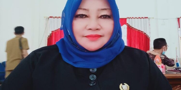 Rusinah Andelen, Anggota DPRD Barsel.