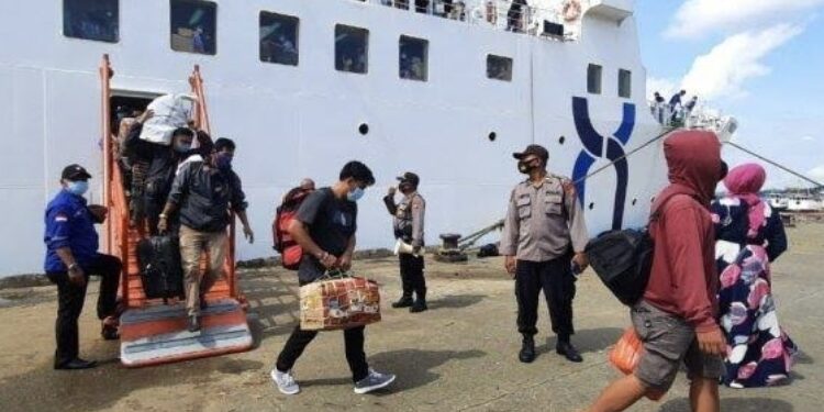 FOTO: IST/MATA KALTENG - Suasana mudik di Pelabuhan Kota Sampit.