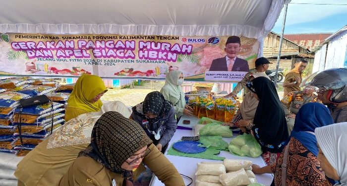 FOTO: AKH/MATAKALTENG - Pasar murah yang digelar Pemkab Sukamara.