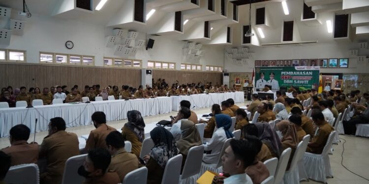 FOTO: IST/MATAKALTENG - Kegiatan Pembahasan Rancangan Kegiatan dan Penganggaran Dana Bagi Hasil Perkebunan (RKP DBH) Sawit se Kalteng tahun 2024 di Palangka Raya.