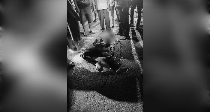 FOTO: IST/MATA KALTENG - pengendara motor tergelak bersimpah darah usai menabrak mobil di Perempatan Jalan Desmon Ali dan Jalan Muchran Ali, Kecamatan Baamang. Selasa, 2 April 2024 malam.