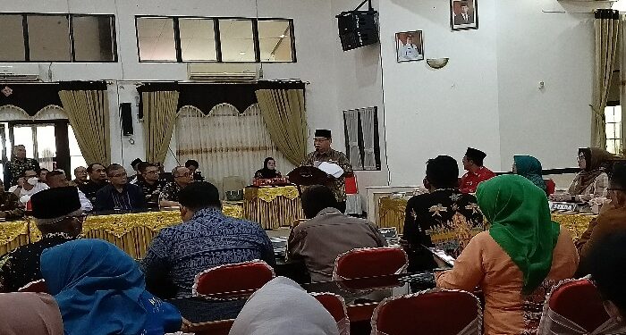 FOTO: DEVIANA/MATAKALTENG - Bupati Kotim Halikinnor saat membuka Musrenbang Rancangan RPJPD Kotim, Jumat, 5 April 2024.
