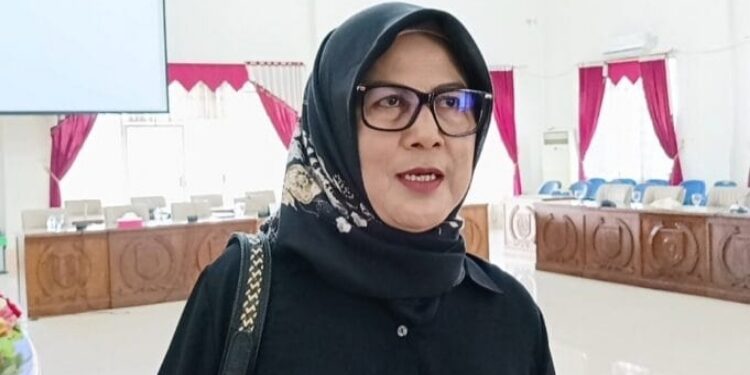 Wakil Ketua II DPRD Barsel, Hj. Enung Irawati.