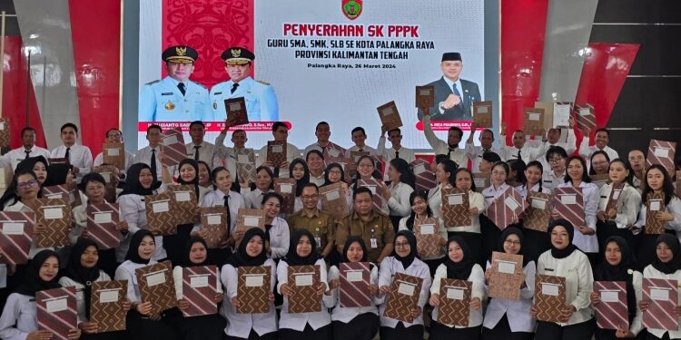 FOTO: DOK/MATAKALTENG - Penyerahan SK PPPK Guru beberapa waktu lalu.