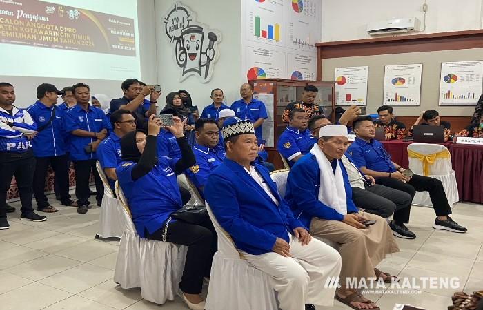 Foto:DOK/MATA KALTENG - Sejumlah kader PAN Kotim saat pendaftaran Bacaleg di KPU Kotim pada Pileg 2024 lalu.