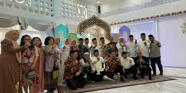 FOTO: OLIVIA/MATAKALTENG - Kepala OPD saat foto bersama di Istana Isen Mulang, Palangka Raya.