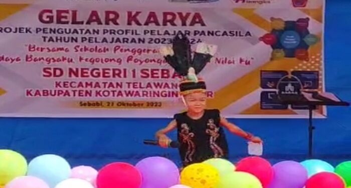 Foto: DISDIK/MATA KALTENG - Peserta didik di SDN 1 Sebabi saat menampilkan tarian daerah dalam acara Gelar Karya P5 belum lama ini.