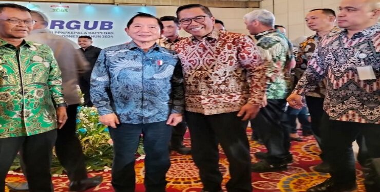 FOTO : IST/MATAKALTENG - Menteri PPN/Kepala Bappenas Suharso Monoarfa bersama Kepala Bappedalitbang Kalteng Leonard S. Ampung.