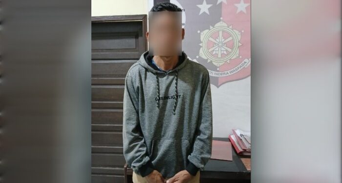 FOTO: IST/MATA KALTENG - Pelaku saat diamankan di Polsek Kota Besi.