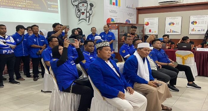 FOTO: DOK/MATA KALTENG - Sejumlah kader PAN Kotim saat di sekretariat KPU Kotim.