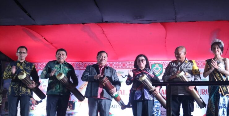 FOTO : IST/MATAKALTENG - Pembukaan FBHH oleh Bupati Kotim, Sabtu 20 April 2024 malam.