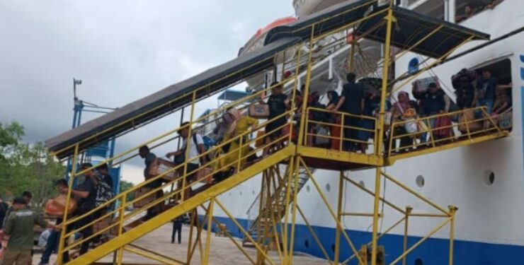 FOTO : IST/MATA KALTENG - Warga yang mudik di Pelabuhan Sampit, 20 April 2024.
