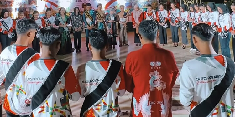 Foto: IST/MATA KALTENG - Pembukaan festival Habaring Hurung bersama finalis Putra Putri Pariwisata Kotim tahun 2024, 20 April 2024.