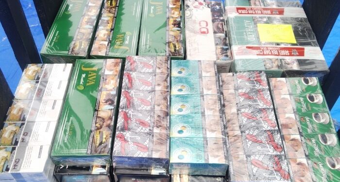 FOTO: AGUS/MATAKALTENG - Rokok dan minuman ilegal hasil penyitaan Bea Cukai Sampit pada waktu lalu.