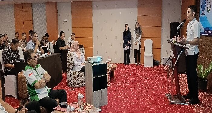 FOTO: DEVIANA/MATAKALTENG - Kepala BNNP Kalteng Joko Setiono saat membuka workshop P4GN di Sampit, Rabu 24 April 2024.