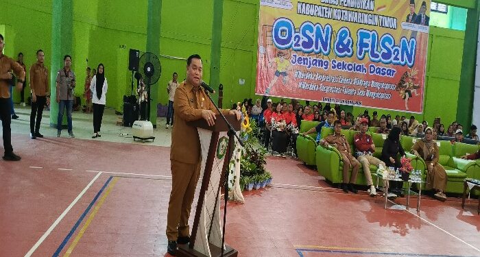 FOTO: DOK DEVIANA/MATAKALTENG - Bupati Kotim Halikinnor saat membuka kegiatan O2SN dan FLS2N jenjang sekolah dasar, belum lama ini.