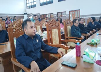 FOTO : DPRD GUMAS/MATA KALTENG - Anggota DPRD Kabupaten Gumas Evandi menghadiri rapat paripurna DPRD setempat, belum lama ini.