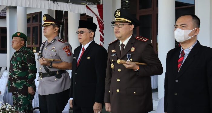 FOTO : DISKOMINFO SANTIK/MATA KALTENG - Sekda Gumas Richard (tengah) bersama dengan Kapolres AKBP Theodorus Priyo Santosa, Kajari Sahroni dalam suatu kegiatan, belum lama ini.