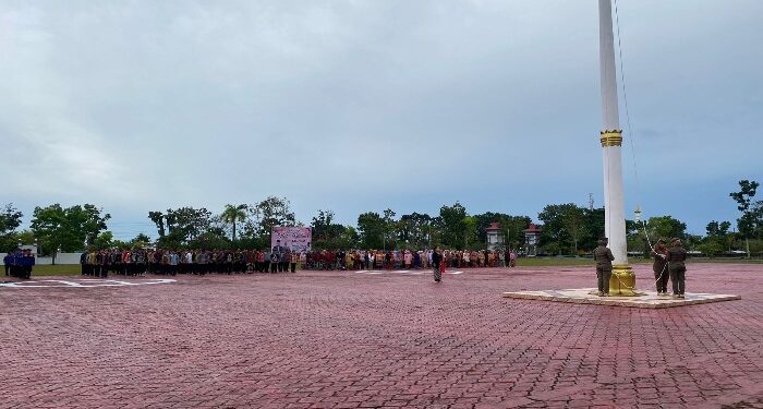 Foto : AKH/MATAKALTENG - Apel memperingati hari Kartini ke-145 di Halaman Kantor Bupati Sukamara.