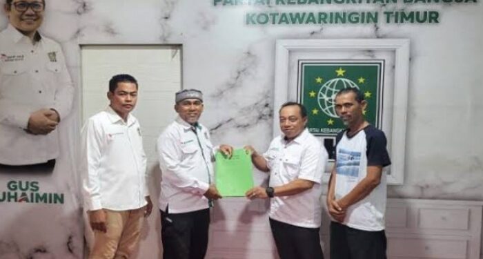 Foto: IST/MATA KALTENG - Pendaftaran Aswin Nur sebagai kandidat Pilkada Kotim di Sekretaris PKB Kotim, 29 April 2024.