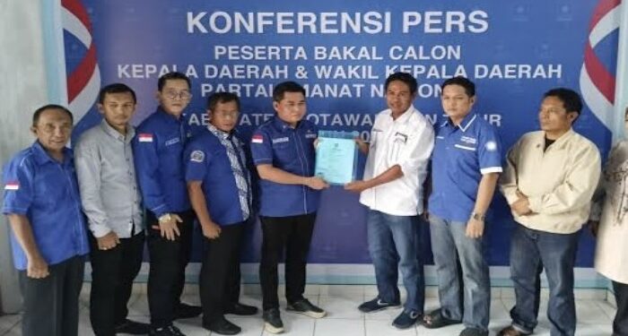 Foto: IST/MATA KALTENG - Pendaftaran Ketua DPC Demokrat sebagai kadidat Pilkada melalui PAN Kotim, 29 April 2024.