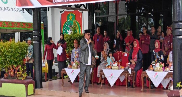 FOTO: DEVIANA/MATAKALTENG - Bupati Kotim Halikinnor saat menghadiri Hardiknas, Kamis 2 Mei 2024.