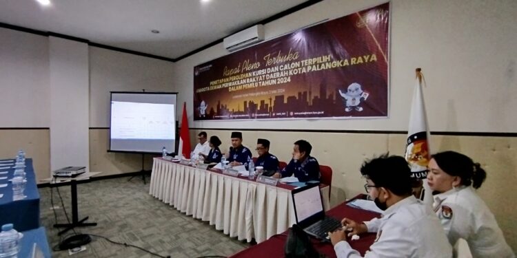 FOTO: MATAKALTENG - Suasana Pleno terbuka KPU Palangka Raya di hotel Luwansa.