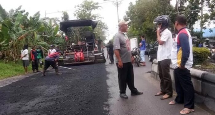 Foto:IST/MATA KALTENG - Perbaikan jalan HM Arsyad Sampit.