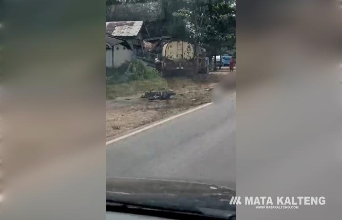 FOTO: IST/MATA KALTENG- nampak kecelakaan yang terjadi di KM 59 Jalan Jenderal Sudirman Kecamatan Telawang Kotim, yang menyebabkan seorang Pengendara motor tewas di tempat. Jumat, 3 Mei 2024.