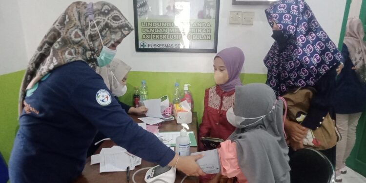 FOTO:DOK/MATA KALTENG - Pelayanan kesehatan di Puskesmas Baamang II Kotim.