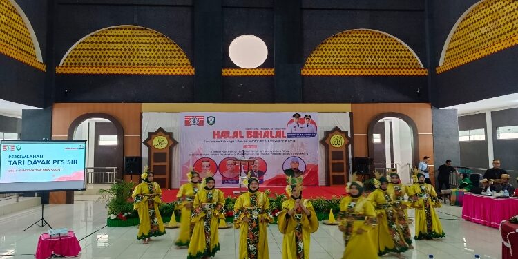 FOTO: DEVIANA/MATA KALTENG - Kegaitan halal bihalal Keluarga Sulawesi Selatan, Minggu 5 Mei 2024.