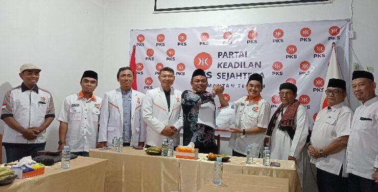FOTO : OLIVIA/MATAKALTENG - Rahmat Nasution Hamka saat mendaftarkan diri sebagai Bakal Calon Gubernur ke DPD PKS Kalteng.