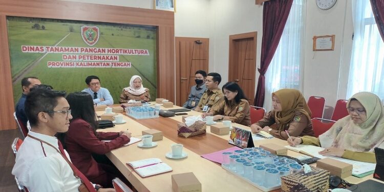 FOTO: IST/MATAKALTENG - Rapat Koordinasi dalam rangka persiapan penyaluran Kartu Tani (Kartan) BERKAH dengan perwakilan Bank Indonesia, Bank Kalteng, dan Inspektorat Provinsi Kalimantan Tengah.