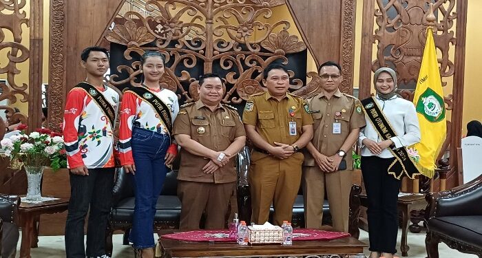 FOTO ; IST/MATAKALTENG - Putri Otonomi Kotawaringin Timur Feny Zulfianti bertemu dengan Bupati Halikinnor.