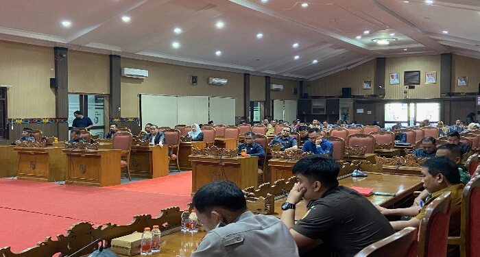 Foto:DIAN/MATA KALTENG - Rapat paripurna penyampaian usulan rancangan peraturan daerah oleh pemerintah Kabupaten Kotim di DPRD setempat belum lama ini.