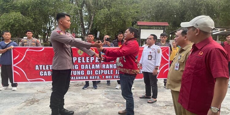 FOTO: OLIVIA/MATAKALTENG - Pelepasan secara resmi melepas pelaksanaan Training Cente (TC) Pelatprov untuk atlet Dayung ke Jawa Barat.