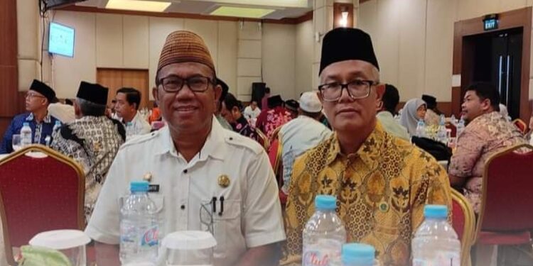 FOTO: PROKOM SERUYAN/MATA KALTENG - Asisten Pemerintahan dan Kesejahteraan Rakyat Setda Seruyan, Agus Suharto (kiri) saat menghadiri rapat koordinasi persiapan pelaksanaan pemberangkatan jamaah haji Provinsi Kalteng tahun 1445 H atau 2024 M di Palangka Raya, kemarin.