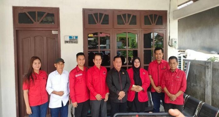 Foto: IST/MATA KALTENG - Halikinnor dan Irawati (HARATI) mendaftar secara resmi ke PDI Perjuangan sebagai kandidat Pilkada Kotim 2024, 9 Mei 2024.