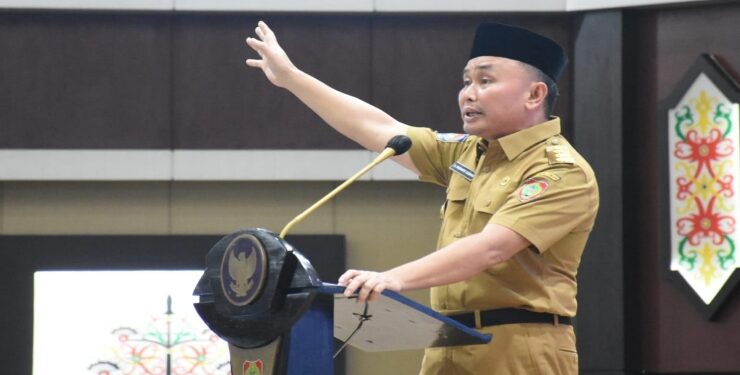 Gubernur Sugianto Sabran mengajak pengusaha membangun universitas unggulan di Kalteng.