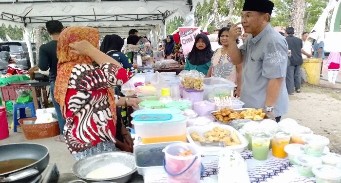 Foto : AKH/MATAKALTENG - Masyarakat Sukamara yang antusias dalam keberbagai kegiatan pameran yang digelar di Bumi Gawi Barinjam.