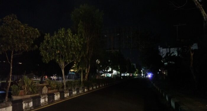 FOTO: AGUS/MATA KALTENG - Keadaan lampu PJU Jalan Ayani yang mati total hingga satu bulan. Senin, 13 Mei 2024.